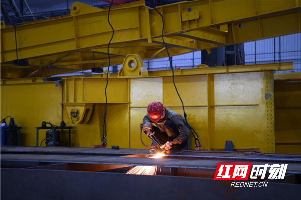 長重機器：抗“疫”生產兩不誤 實現一季度“開門紅”